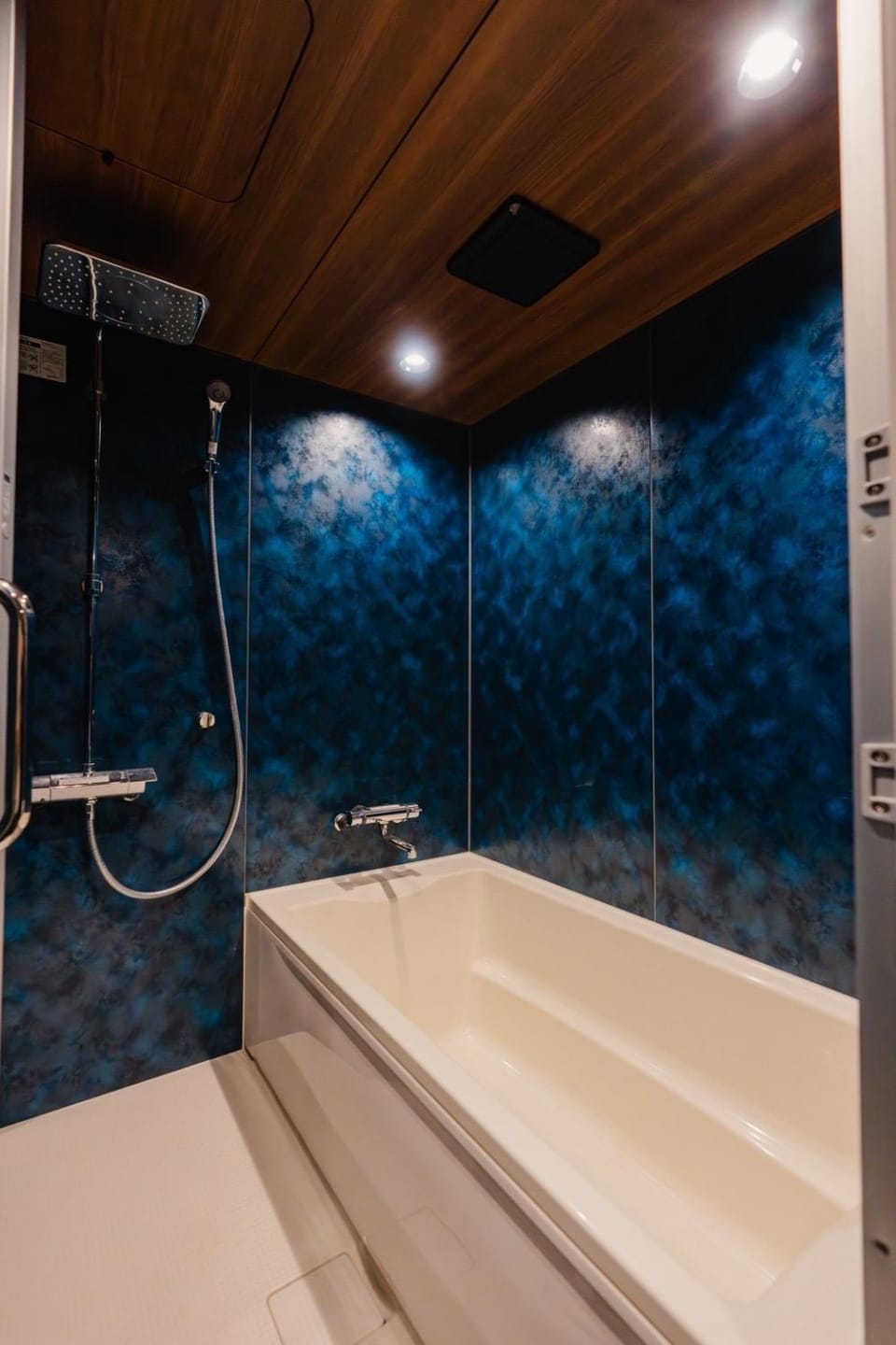 Shower, Hot Tub, Bathroom, Spa and wellness centre/facilities