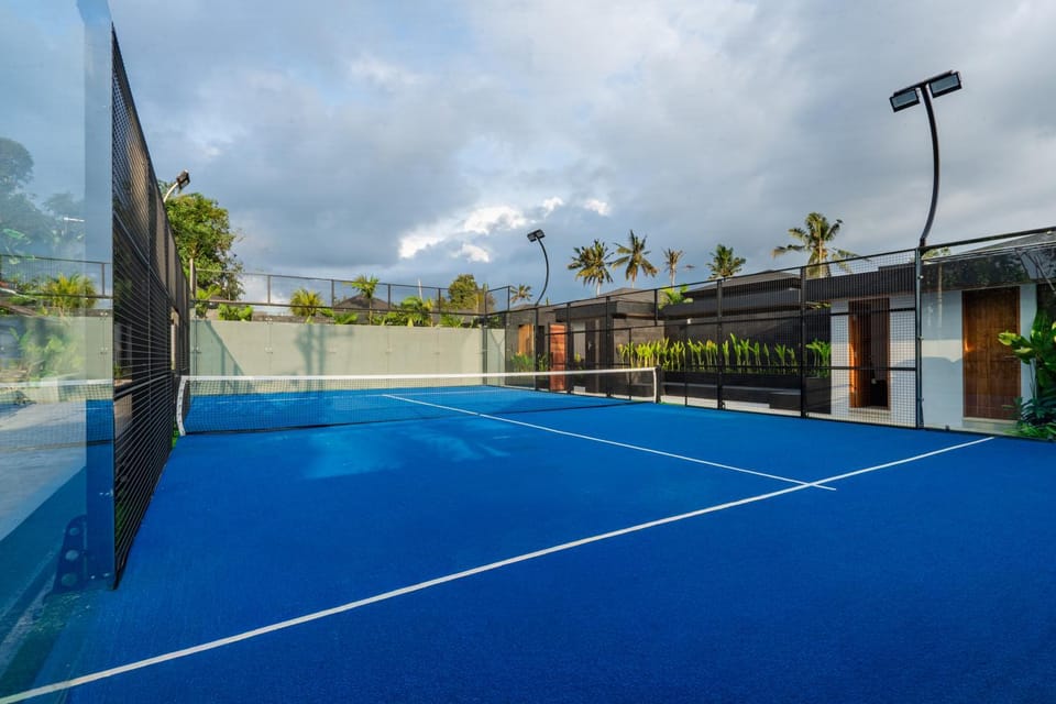 Day, Tennis court