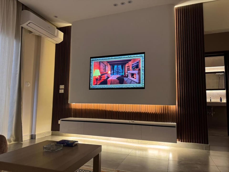 TV and multimedia, Living room, Evening entertainment