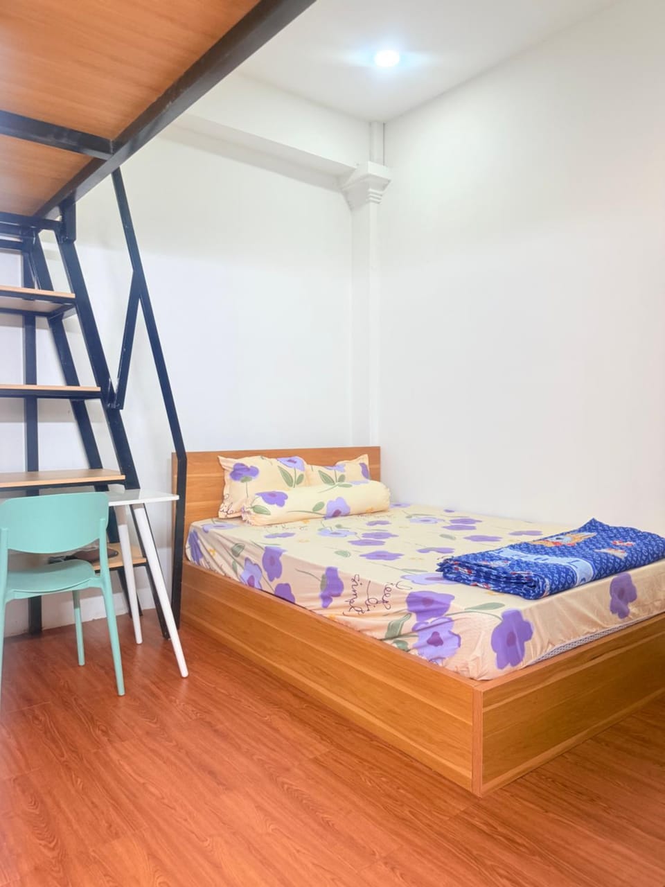 Bed, Photo of the whole room, Bedroom, bunk bed