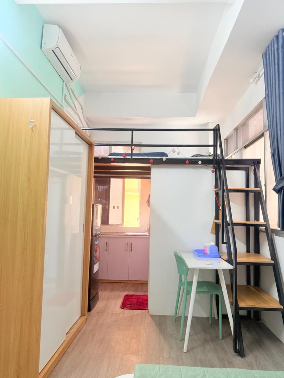 Photo of the whole room, Bedroom, bunk bed, wardrobe, air conditioner