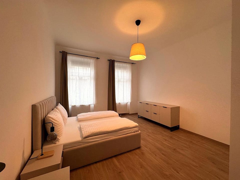Bright Rooms, 6 Minutes to Metro U3 Apartment in Vienna