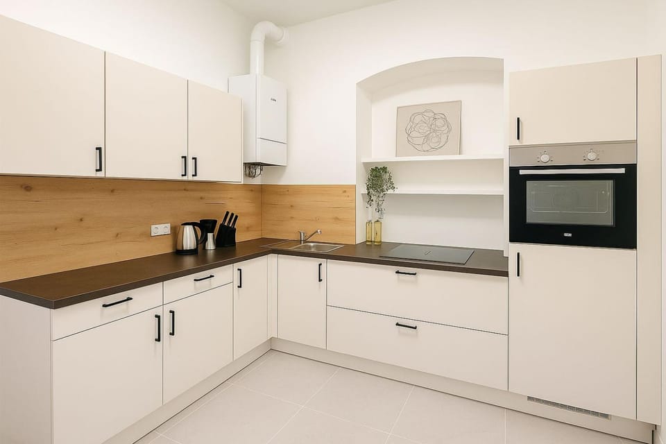 Bright Rooms, 6 Minutes to Metro U3 Apartment in Vienna