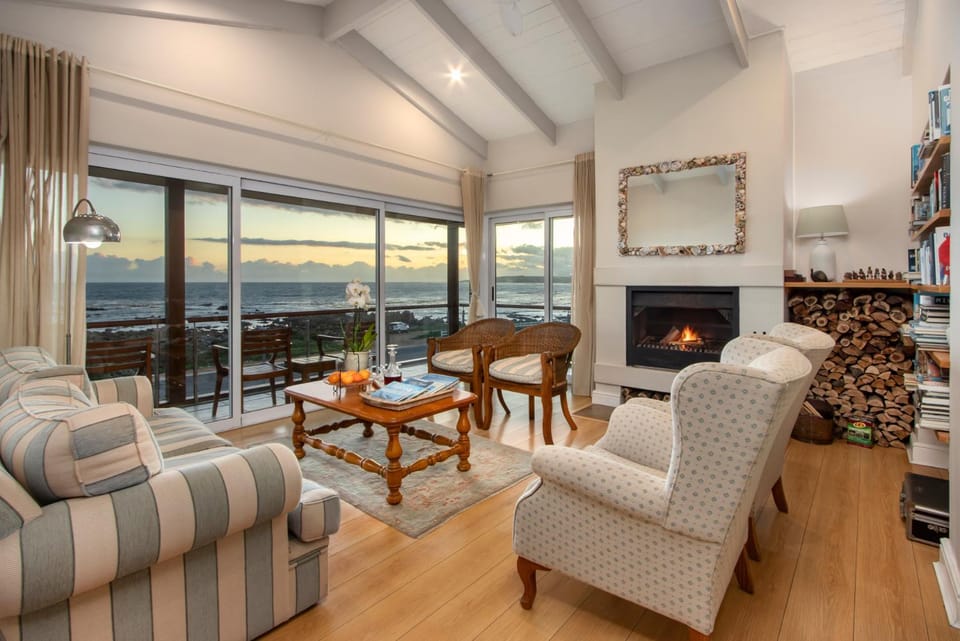 Lounge or bar, Internal: Not applicable to any particular room