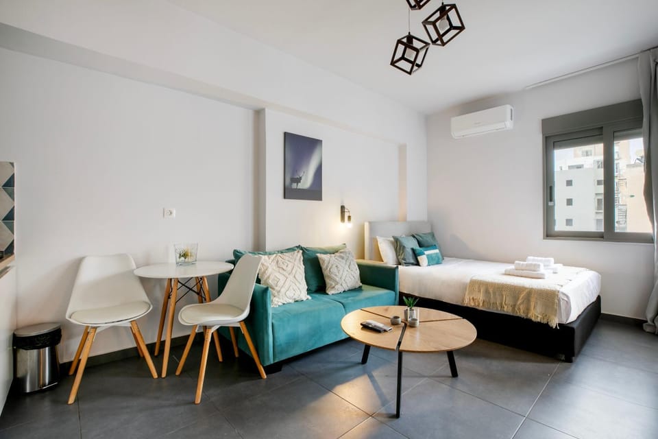 Bed, Seating area, Dining area, towels, air conditioner