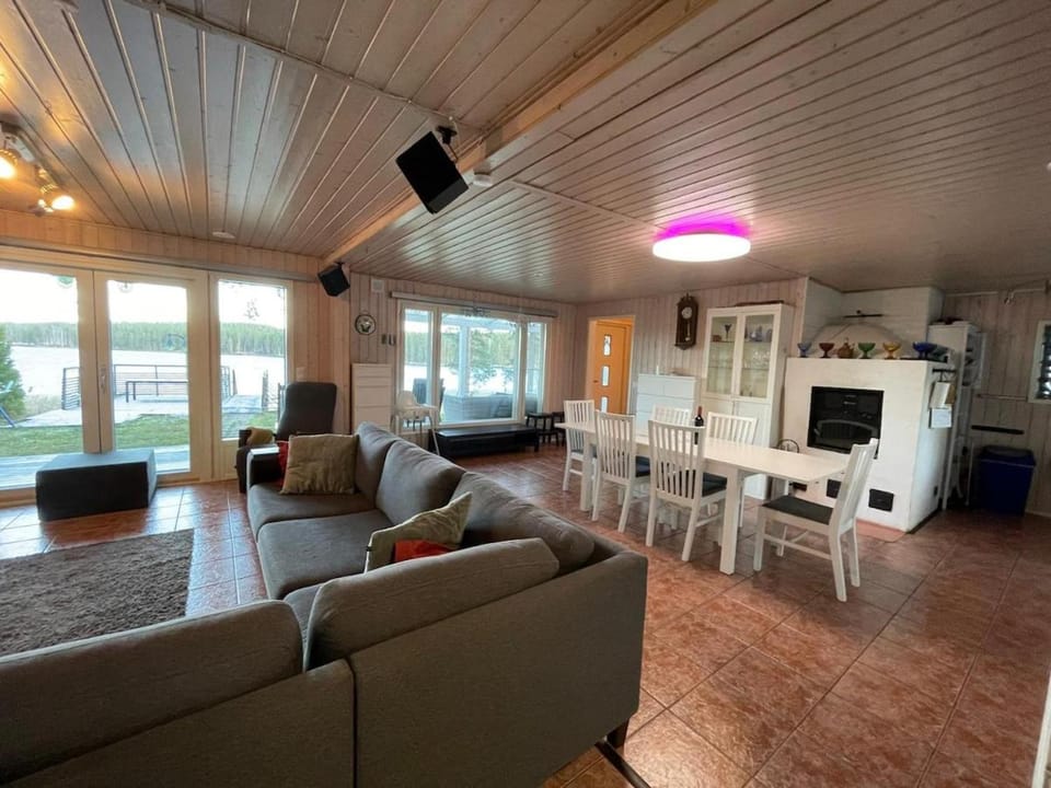 View (from property/room), Living room, Seating area, Dining area