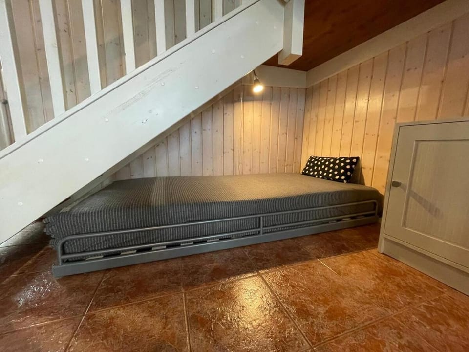 Bed, Living room