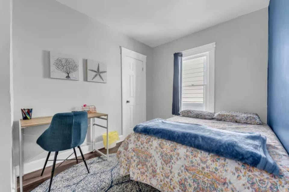Bright 2BR South Hills - Old Brooklyn Home House in Cleveland Heights