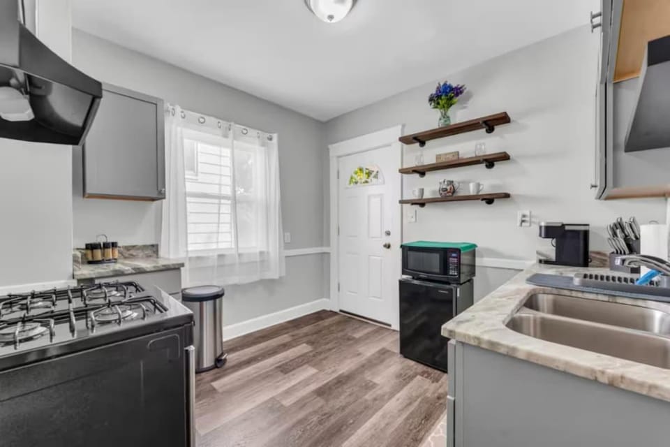 Bright 2BR South Hills - Old Brooklyn Home House in Cleveland Heights