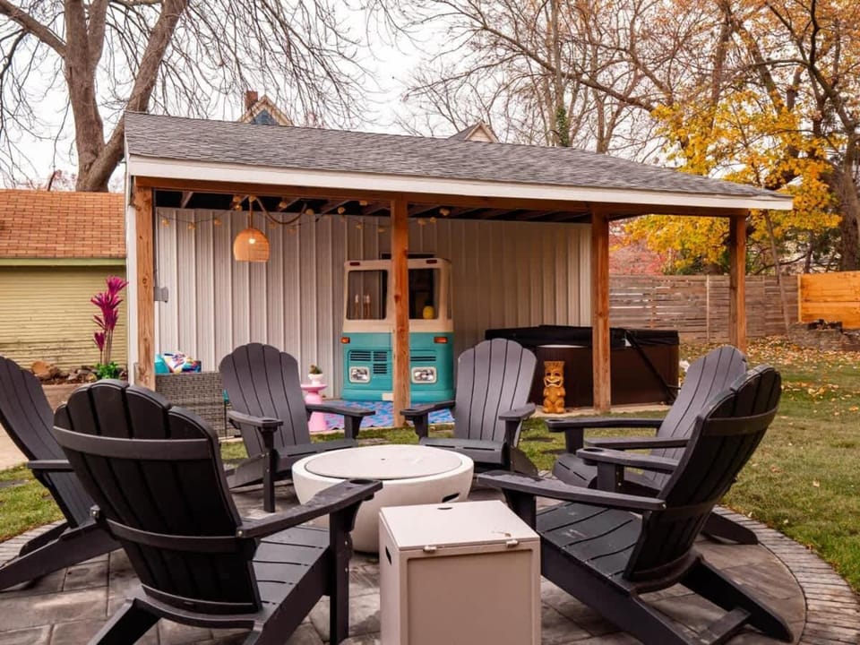 PoolTable - Hot Tub - FirePit - Games - Bunk Slide - Wet Bar House in Akron
