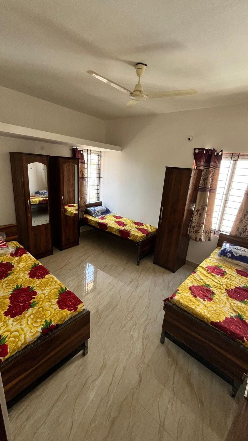 Krushna Boys Pg Hostel in Ahmedabad