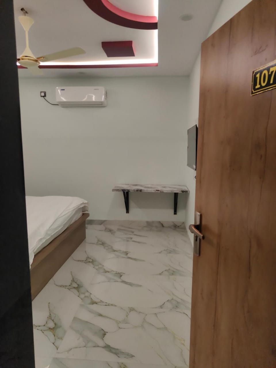 Bedroom, air conditioner