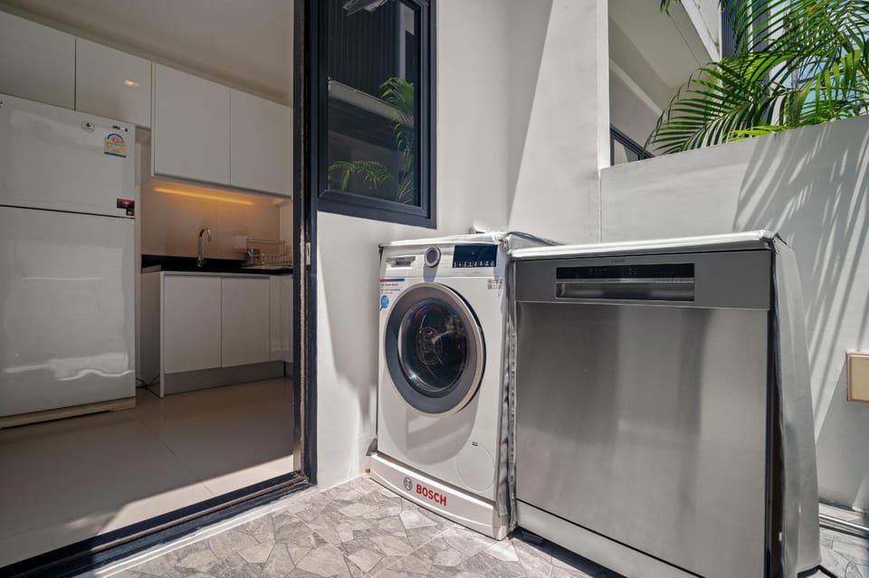 Kitchen or kitchenette, washing machine