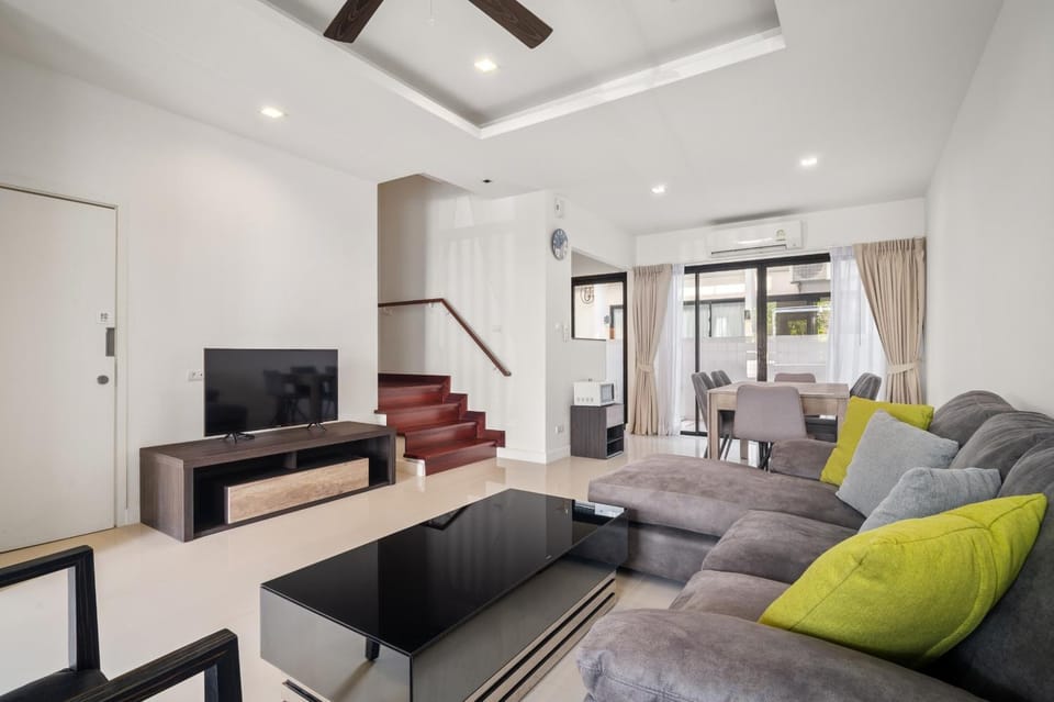 TV and multimedia, Living room, Seating area