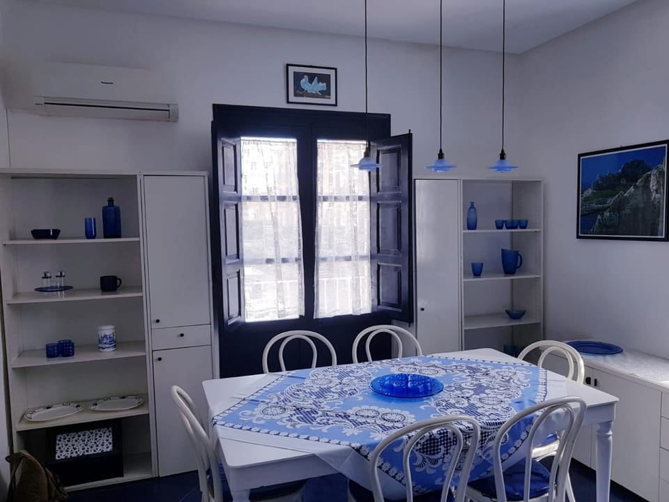 Facade/entrance, BBQ facilities, Balcony/Terrace, Other, Dining area, Communal kitchen, Pets, City view, Sea view, Family