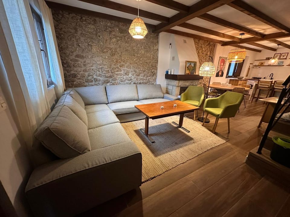 Casa de piedra reformada, playa Poo, Llanes House in Cantabria