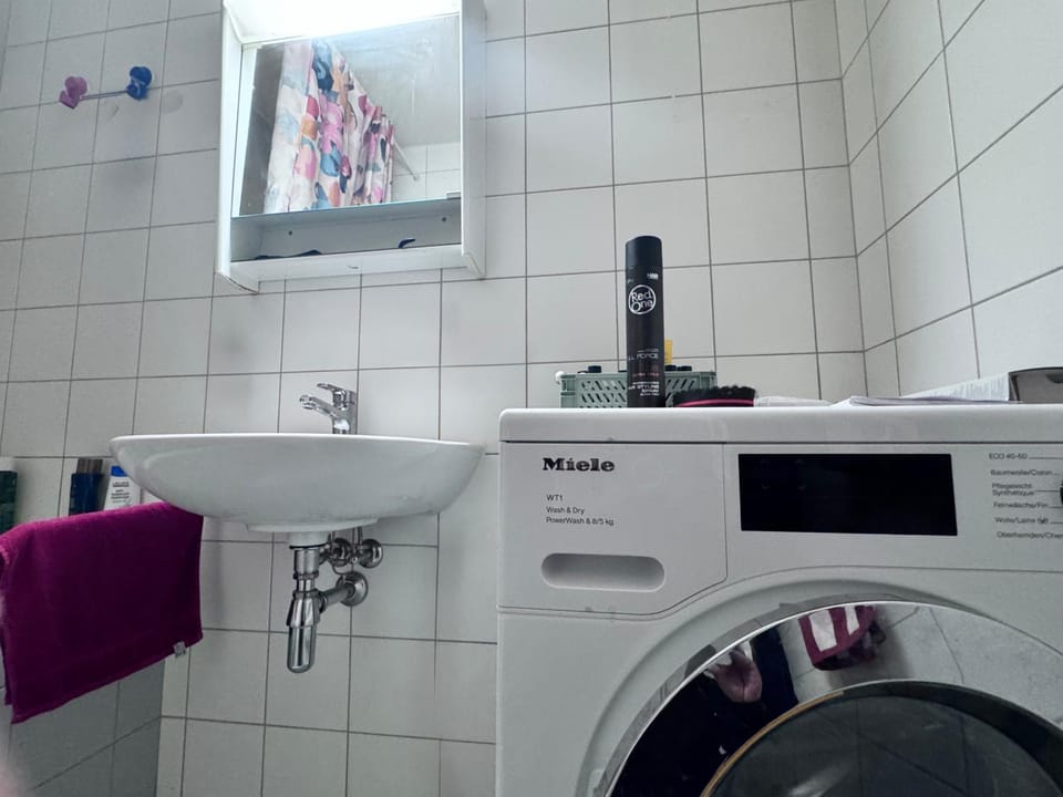 Bathroom, washing machine