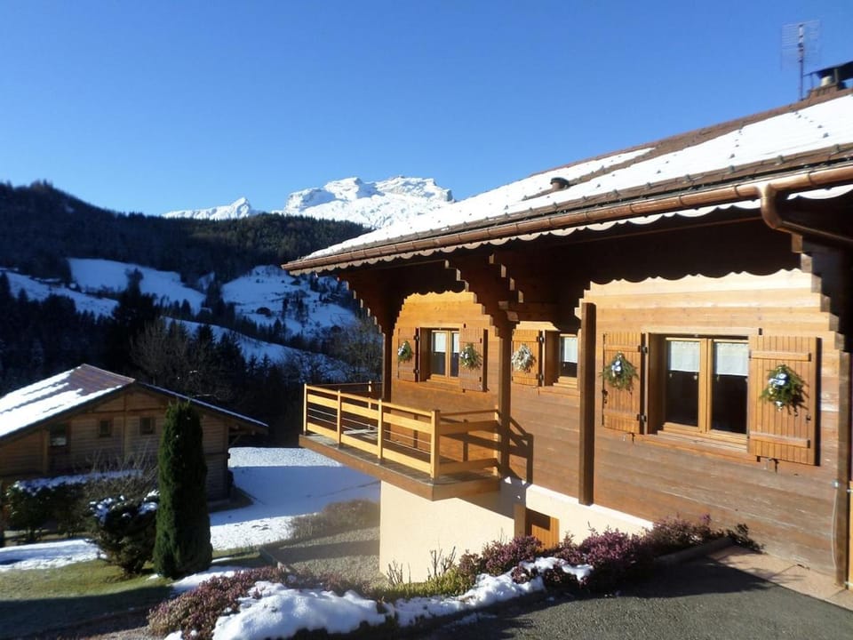 Rez de chalet "La Grange" Apartment in Manigod