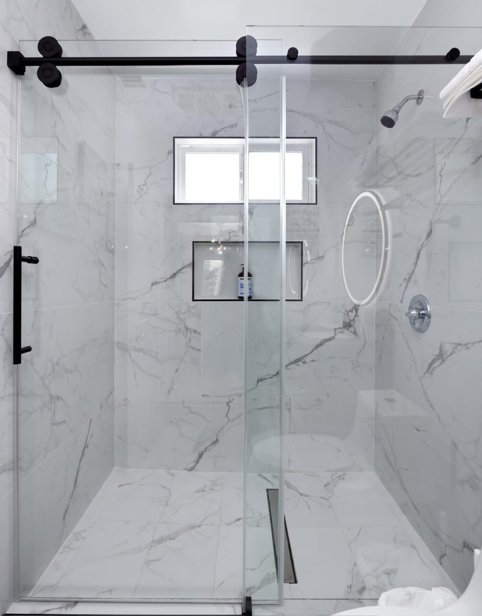 Shower, Bathroom, towels