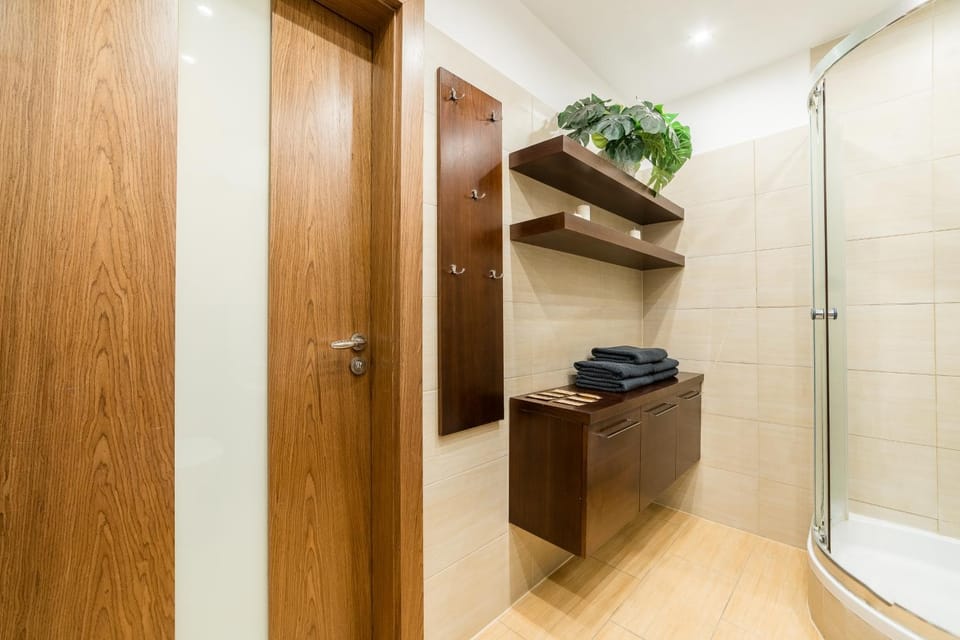 Shower, Bathroom, towels