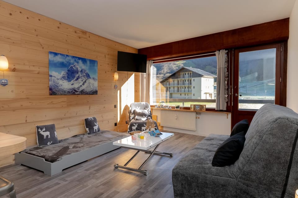Property building, Living room