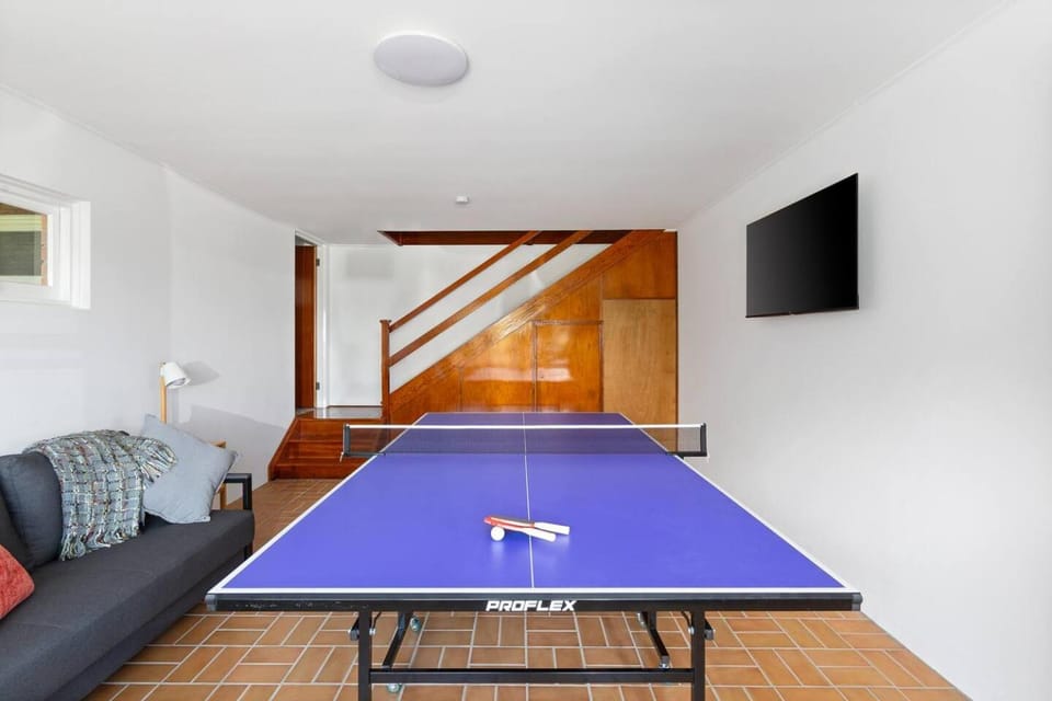 Table tennis, Living room