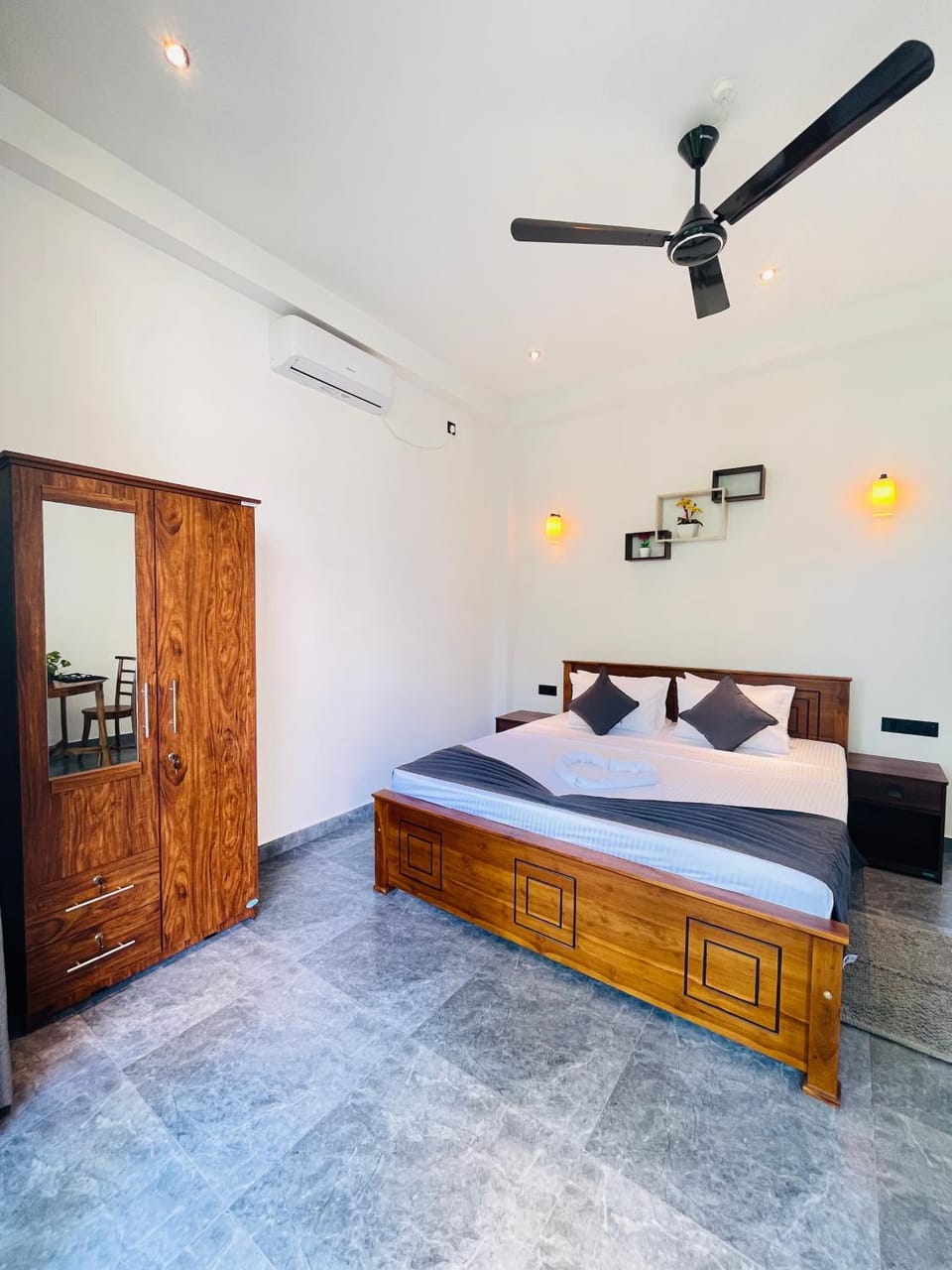 Bed, Photo of the whole room, Bedroom