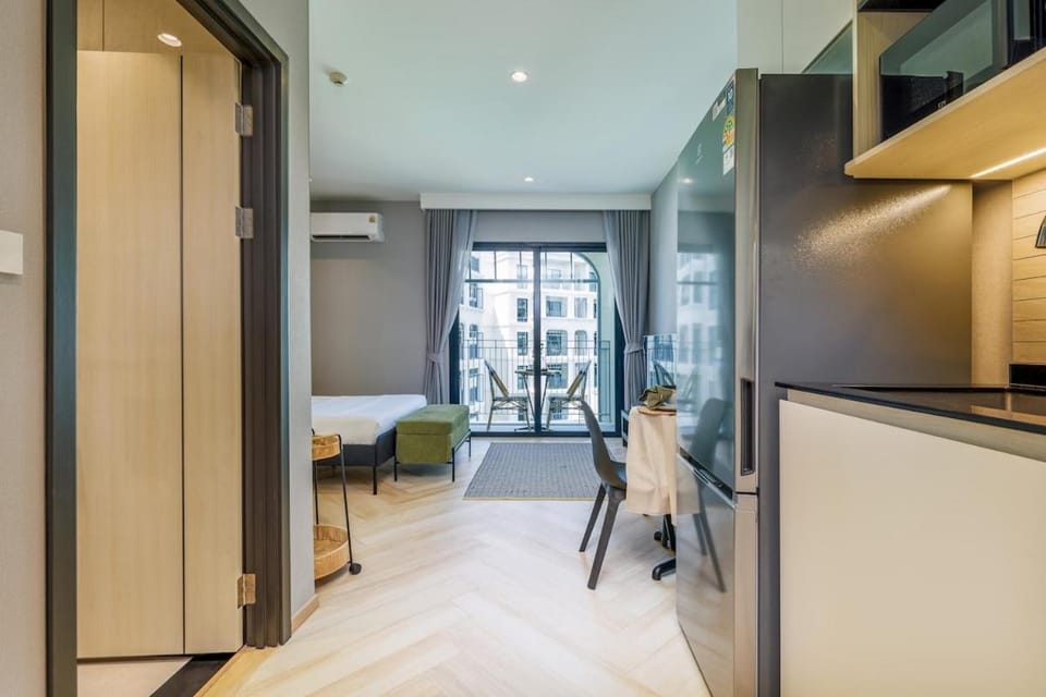 Tropical studio Luxury Amenities and Pool Apartment in Choeng Thale