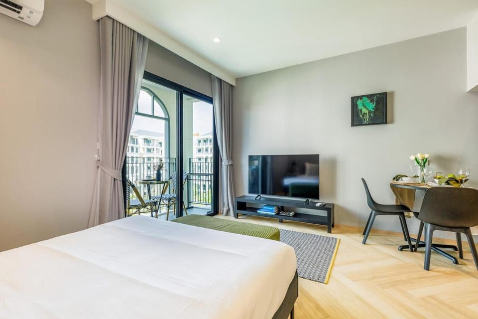 Tropical studio Luxury Amenities and Pool Apartment in Choeng Thale