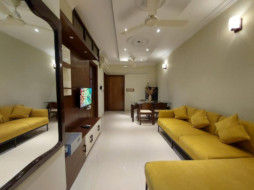 Communal lounge/ TV room, TV and multimedia, Living room, Photo of the whole room, Seating area, Evening entertainment, air conditioner