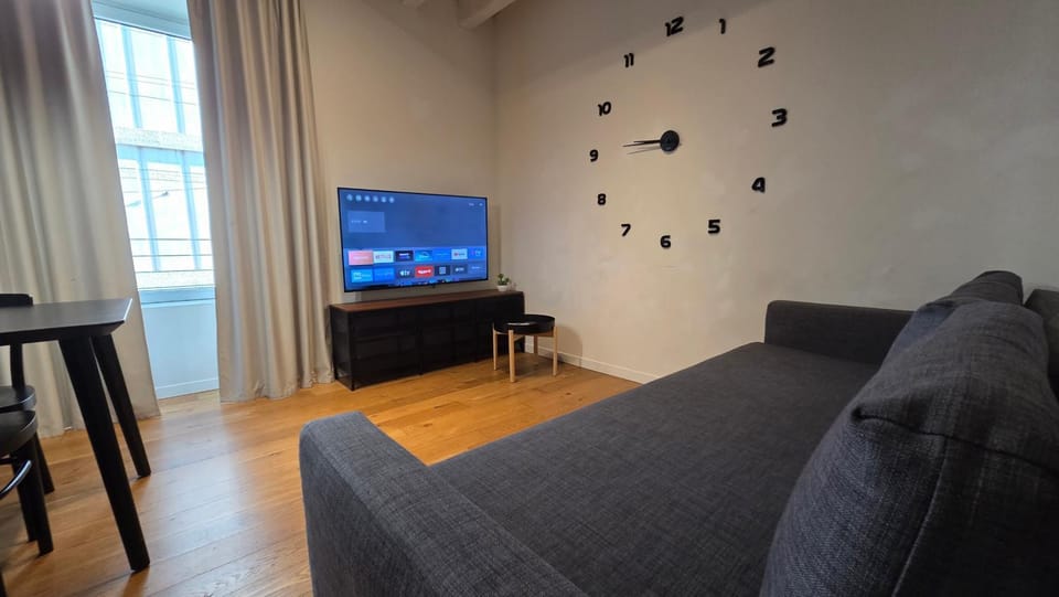 Communal lounge/ TV room, TV and multimedia, Living room, Seating area, Evening entertainment