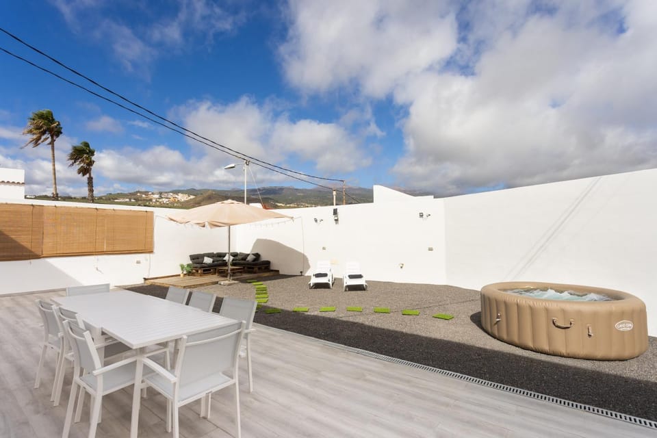 Balcony/Terrace, sunbed
