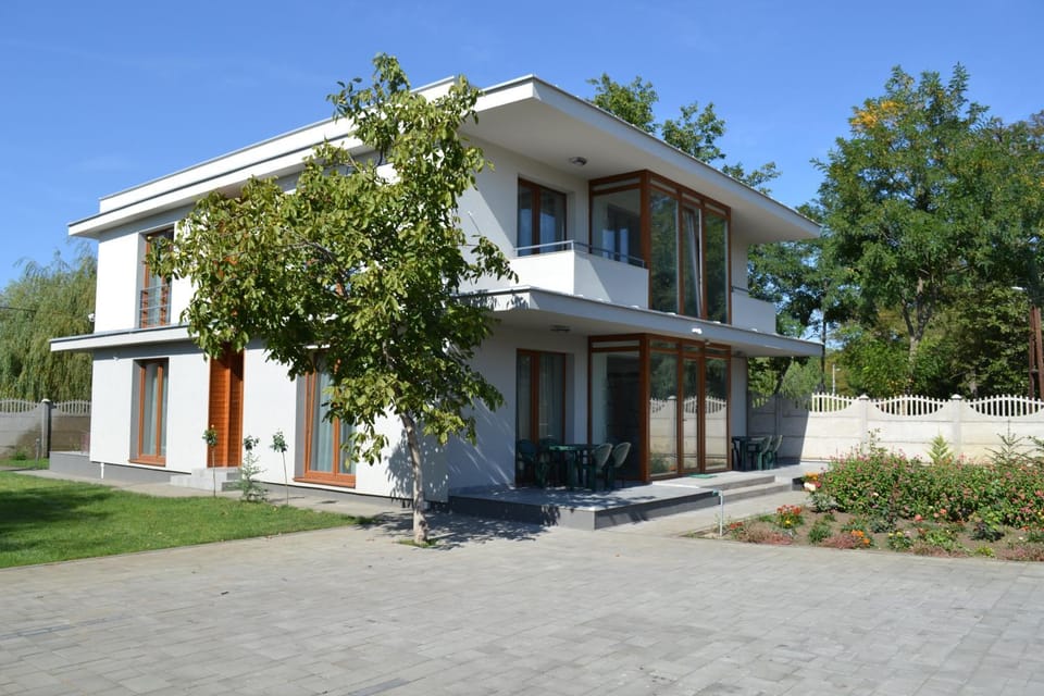 Property building, Day