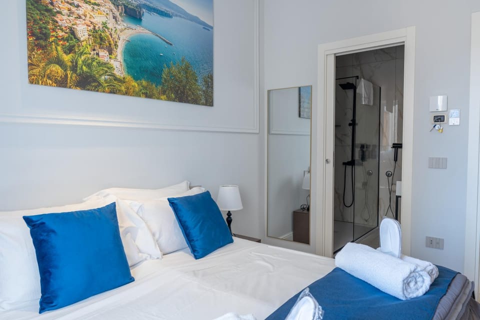 Bed, TV and multimedia, Decorative detail, Bedroom, heating, internet, towels, air conditioner