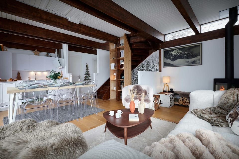 Winter, Living room, Seating area, Dining area