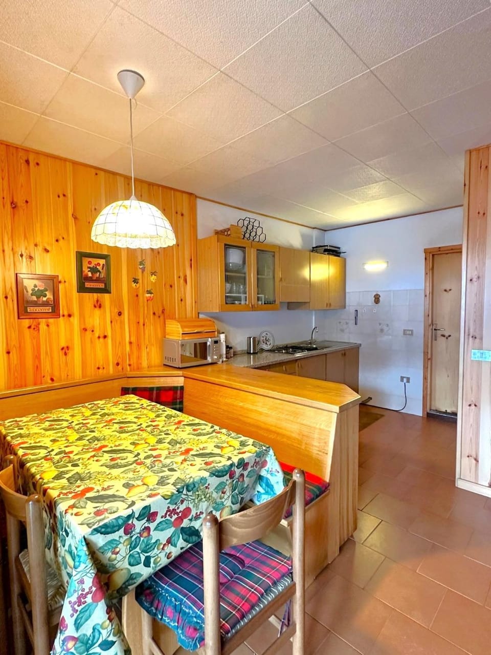 Dining area, kitchen