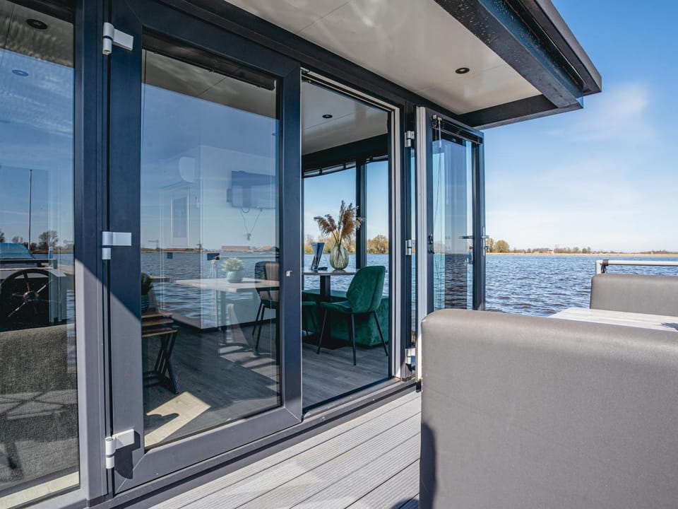 Balcony/Terrace, Lake view