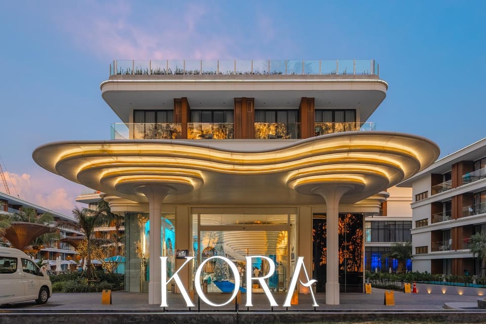 Elegant Beachside Retreat Modern Stay Pool Bar Apartment in Choeng Thale