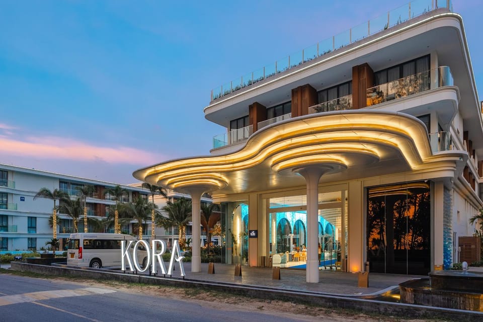 Elegant Beachside Retreat Modern Stay Pool Bar Apartment in Choeng Thale