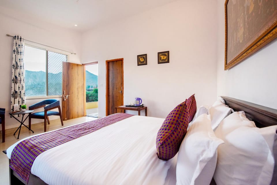 Alaya Stays Colonel Retreat 3 BHK Hideaway with Private Pool & Gardens Near Ubeshwar Mahadev Temple Villa in Gujarat