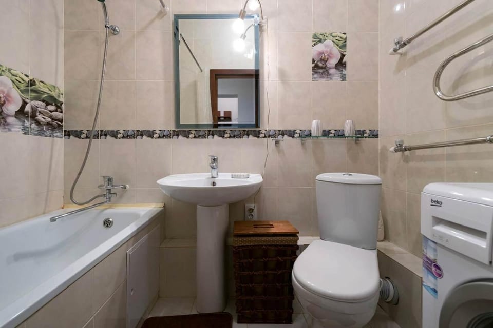 Shower, Toilet, Bathroom, Bath, towels, washing machine