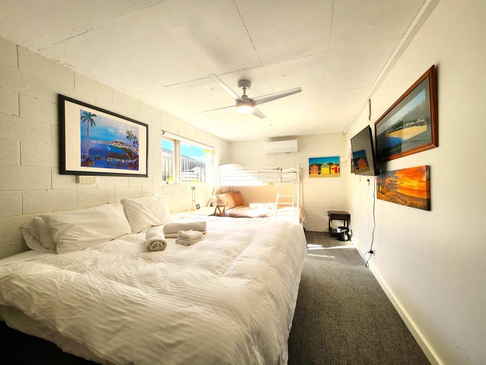 TV and multimedia, Bedroom, hair dryier, towels, wardrobe, air conditioner