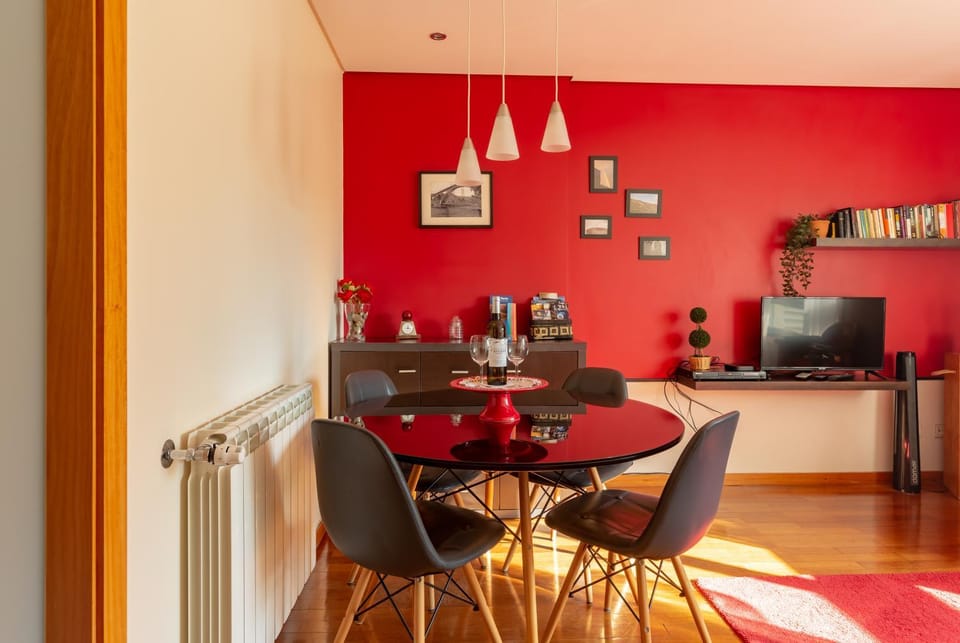 TV and multimedia, Living room, Seating area, Dining area