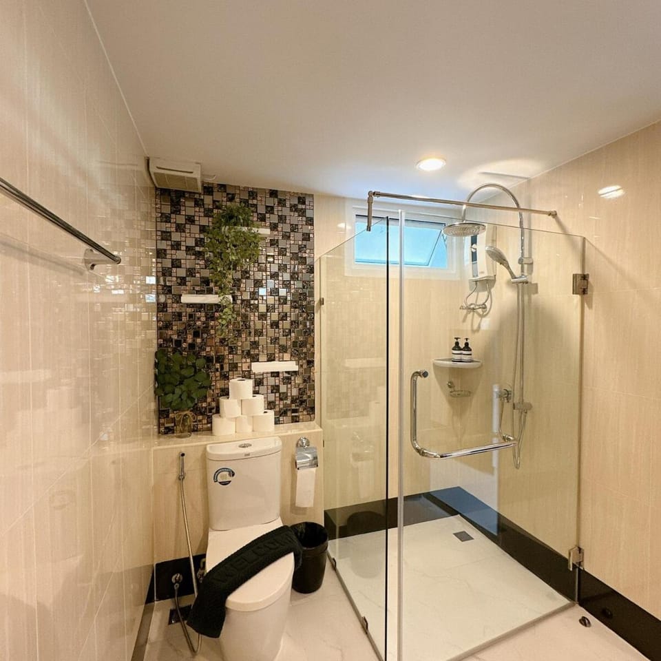 Elegant Modern White Suite Apartment in Chiang Mai
