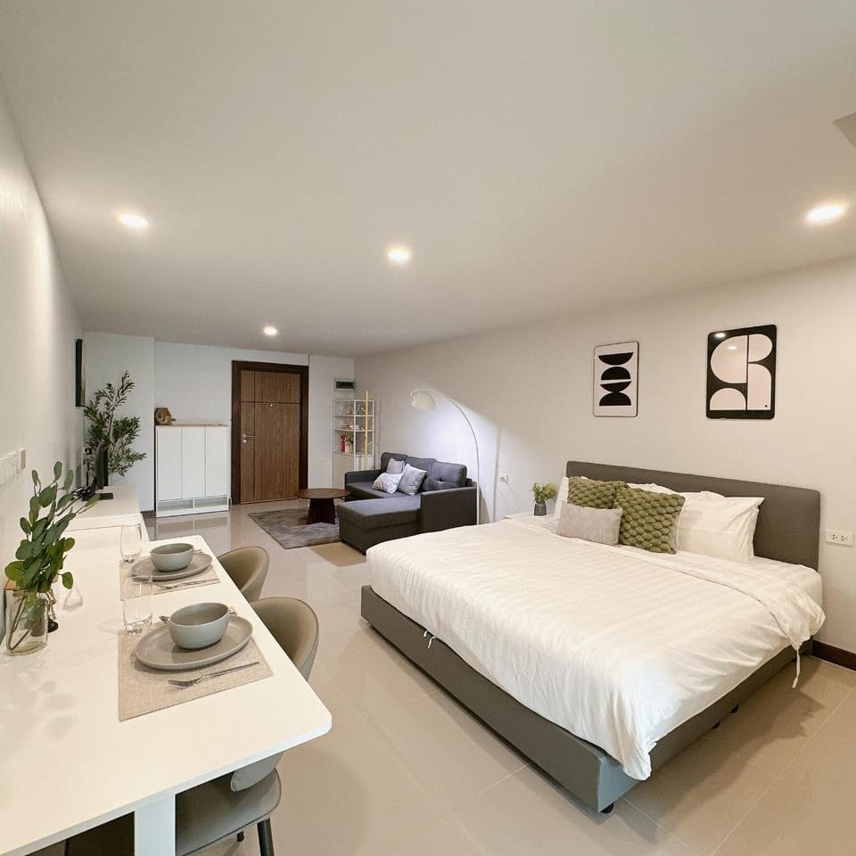 Elegant Modern White Suite Apartment in Chiang Mai
