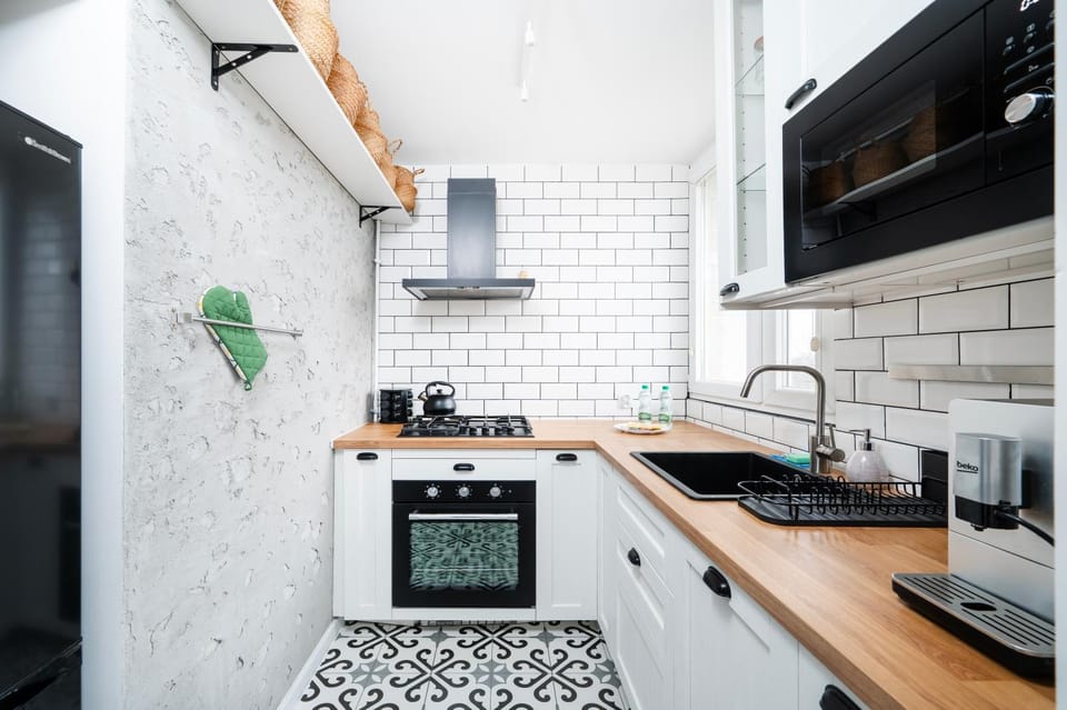 Kitchen or kitchenette, microwave, oven, stove