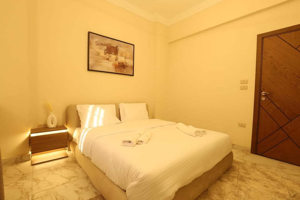 Bed, Bedroom, towels