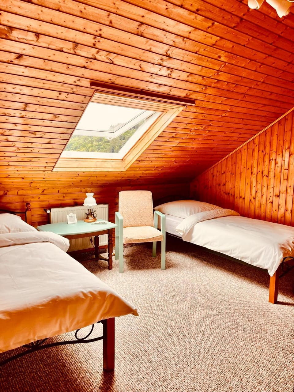 Bed, Photo of the whole room, Seating area, Bedroom