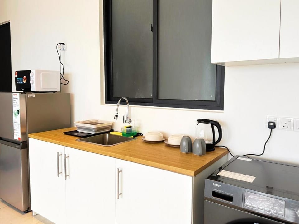 Urban Seaview, City view, New 3BR 6pax, Jelutong Apartment in George Town