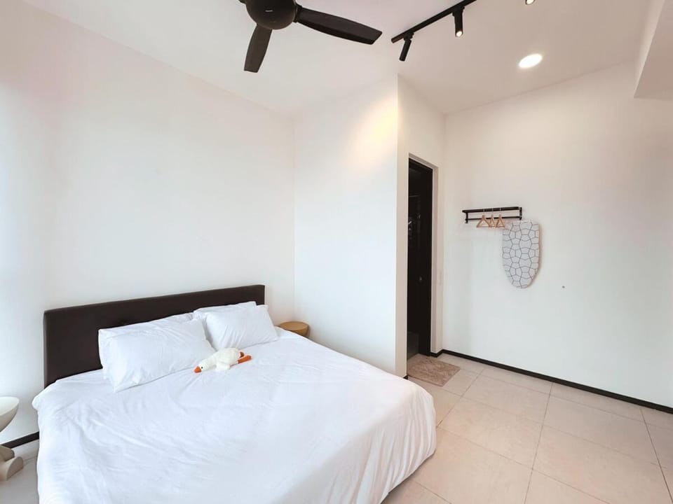 Urban Seaview, City view, New 3BR 6pax, Jelutong Apartment in George Town